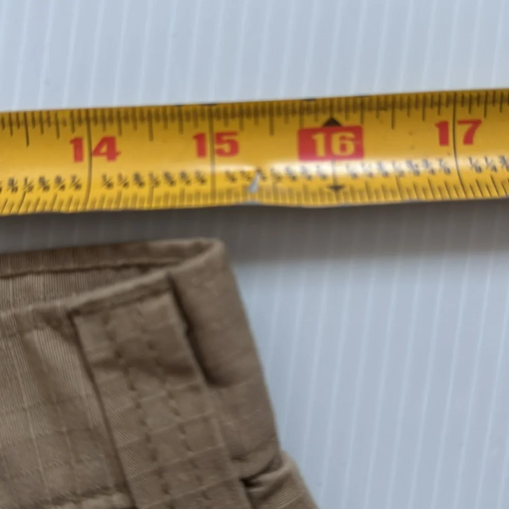 Carhartt NWOT Relaxed Fit Force Broxton Tan - khaki Cargo shorts. Men’s size 30